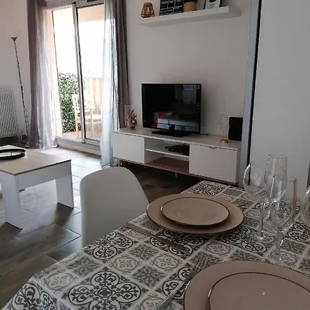 Antinea Apartment *